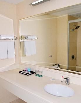 Motel 168 Shanghai Pudong Huinan Metro Station Tesco Eksteriør billede